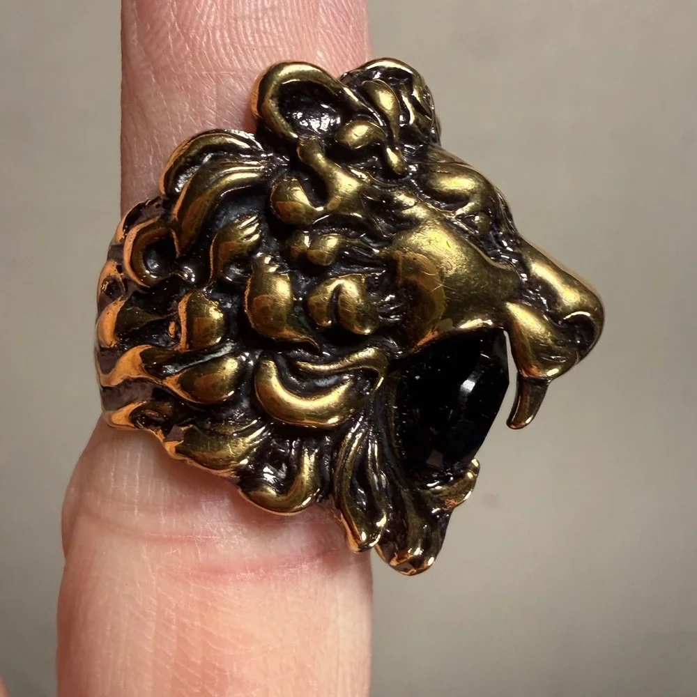 Gucci‎ Lion Head Ring Black Crystal Aged Gold Size 13 US 6.5 Auth w/ New